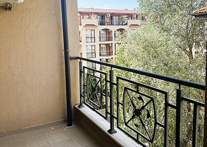 One bedroom apartment in a nice complex. Photo 6