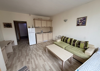 Квартира с видом на бассейн в жилом комплексе. Фото 6