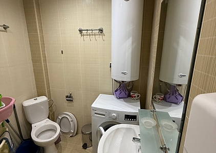 Квартира с видом на бассейн в жилом комплексе. Фото 11