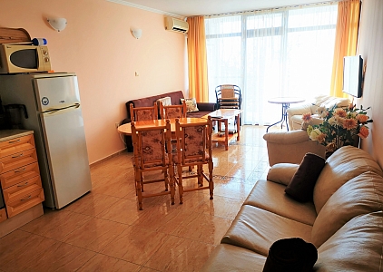 Huge 3 bedroom apartment with stunning sea views. Photo 2