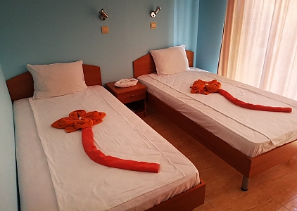 Huge 3 bedroom apartment with stunning sea views. Photo 6