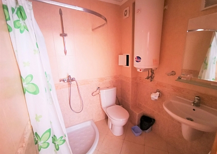 Spacious one bedroom apartment with beautiful pool view!. Photo 7