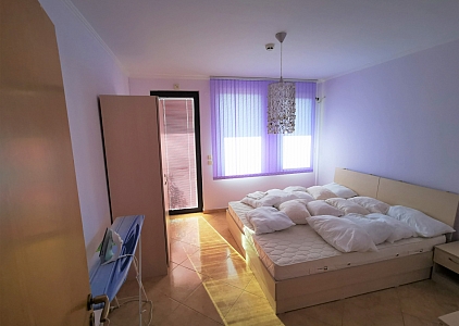 Spacious one bedroom apartment with beautiful pool view!. Photo 4