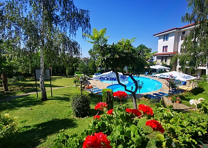 Spacious one bedroom apartment with beautiful pool view!. Photo 17