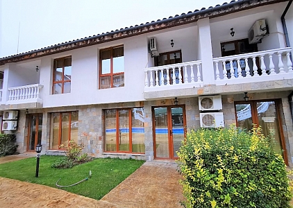Townhouse in the top location of St. Vlas. Photo 1