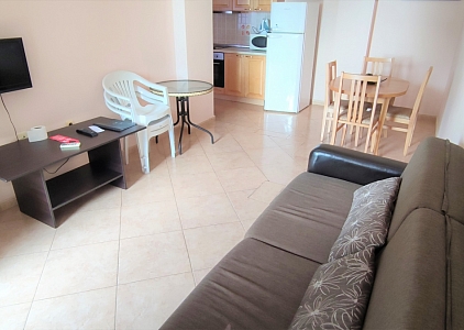 Spacious one bedroom apartment with beautiful pool view!. Photo 8