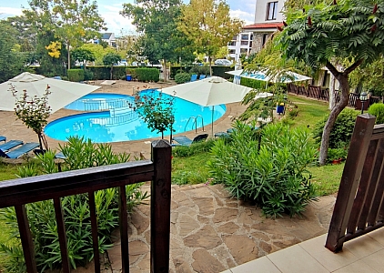Spacious one bedroom apartment with beautiful pool view!. Photo 6