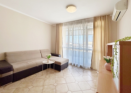 Spacious apartment with pool view in the resort center. Photo 9 Spacious apartment with pool view in the resort center. Photo 9