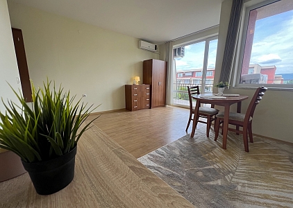 Velké studio s výhledem na bazén ve skvělém komplexu. Foto 11 Velké studio s výhledem na bazén ve skvělém komplexu. Foto 11