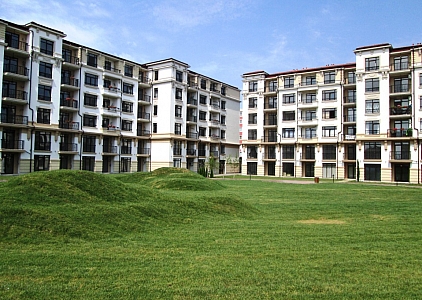New apartment with a lawn in a beautiful complex in the center. Photo 5