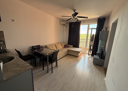 Jednopokojový apartmán ve velkém komplexu na pobřeží. Foto 2 Jednopokojový apartmán ve velkém komplexu na pobřeží. Foto 2