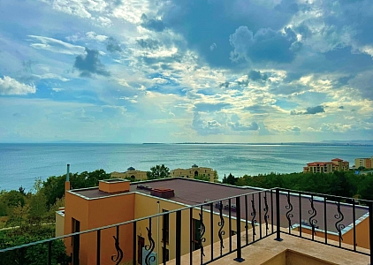 Apartmán s výhledem na moře ve velkém komplexu. Foto 7