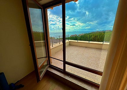 Apartmán s výhledem na moře ve velkém komplexu. Foto 23