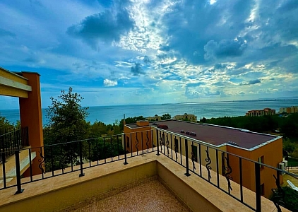 Apartmán s výhledem na moře ve velkém komplexu. Foto 6