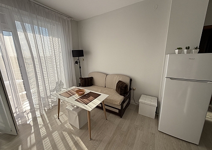 Eine gemütliche Wohnung mit neuen Möbeln. Foto 12