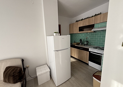 Eine gemütliche Wohnung mit neuen Möbeln. Foto 15