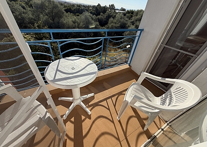 Eine gemütliche Wohnung mit neuen Möbeln. Foto 19