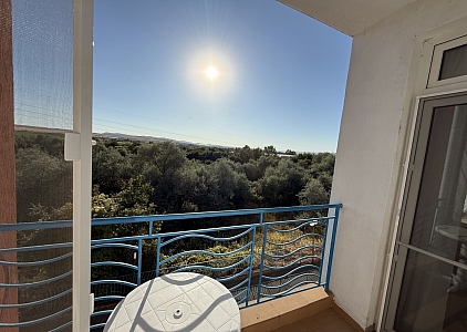 Eine gemütliche Wohnung mit neuen Möbeln. Foto 20