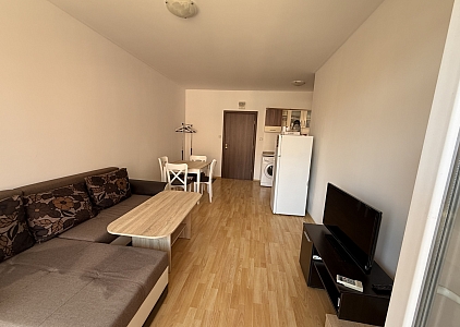 Ein-Zimmer-Apartment mit Poolblick an der Küste. Foto 3