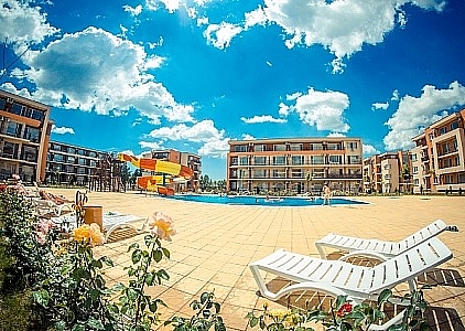 Spacious apartment overlooking the pool in a large complex. Photo 1 Spacious apartment overlooking the pool in a large complex. Photo 1