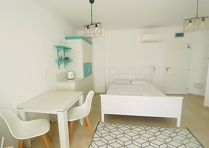 Studio mit Poolblick in Luxusanlage. Foto 3