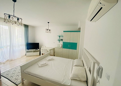 Studio mit Poolblick in Luxusanlage. Foto 2