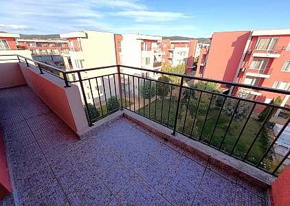 Three-room apartment in a large residential complex. Photo 4