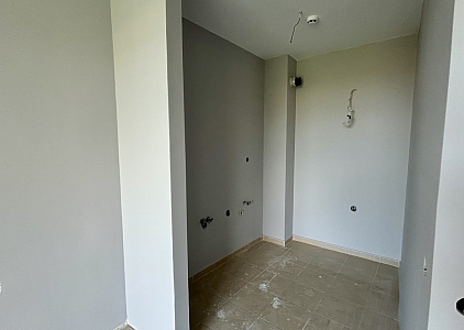 New apartment with a large lawn on the first line, available for purchase in installments. Photo 3