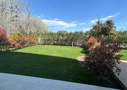 New apartment with a large lawn on the first line, available for purchase in installments. Photo 6
