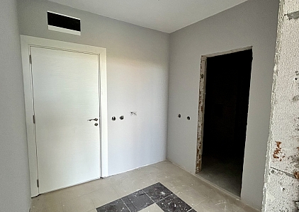 New apartment with a large lawn on the first line, available for purchase in installments. Photo 7