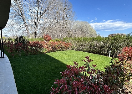 New apartment with a large lawn on the first line, available for purchase in installments. Photo 8