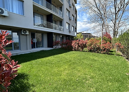 New apartment with a large lawn on the first line, available for purchase in installments. Photo 9