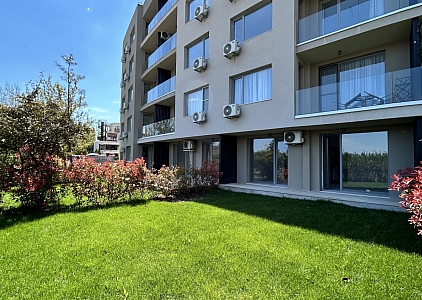 New apartment with a large lawn on the first line, available for purchase in installments. Photo 11
