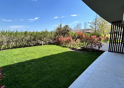 New apartment with a large lawn on the first line, available for purchase in installments. Photo 1