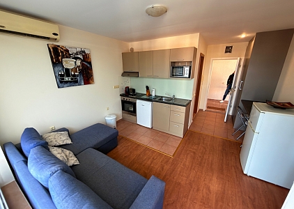 Apartmán s výhledem na bazén ve velkém komplexu. Foto 2 Apartmán s výhledem na bazén ve velkém komplexu. Foto 2