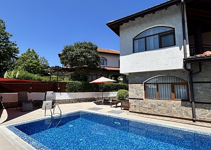 House with a swimming pool in a prestigious complex. Photo 1
