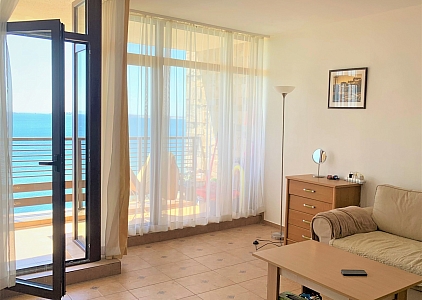 Apartment mit Panoramablick auf das Meer in der ersten Reihe. Foto 14