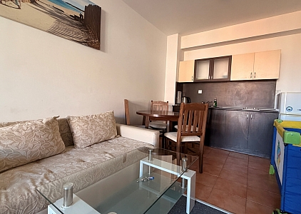 Large studio with pool view on the first line. Photo 10