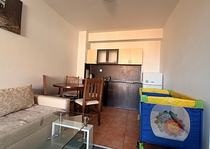 Large studio with pool view on the first line. Photo 12