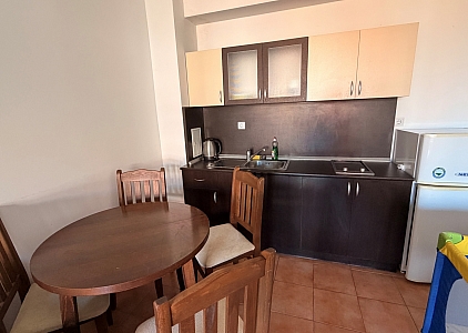 Large studio with pool view on the first line. Photo 13