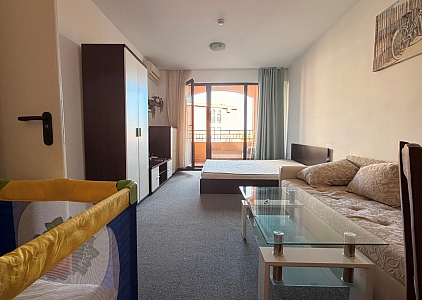 Large studio with pool view on the first line. Photo 6