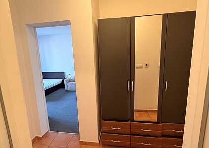 Large studio with pool view on the first line. Photo 15