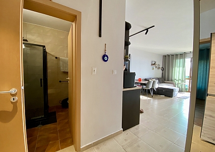 Geräumige Wohnung mit neuen Möbeln in einem Familienkomplex in der Gegend von Kosharitsa. Foto 25