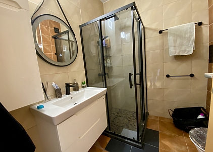 Geräumige Wohnung mit neuen Möbeln in einem Familienkomplex in der Gegend von Kosharitsa. Foto 10