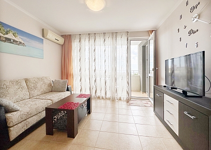 Красива квартира з видом на басейн у пішій доступності до моря . Фото 2