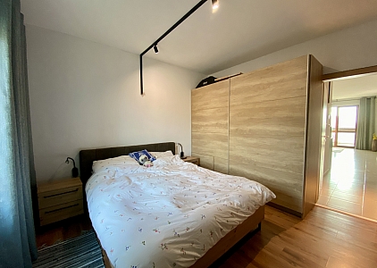 Geräumige Wohnung mit neuen Möbeln in einem Familienkomplex in der Gegend von Kosharitsa. Foto 33