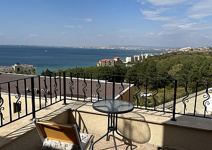 Apartmán s výhledem na moře ve velkém komplexu. Foto 30