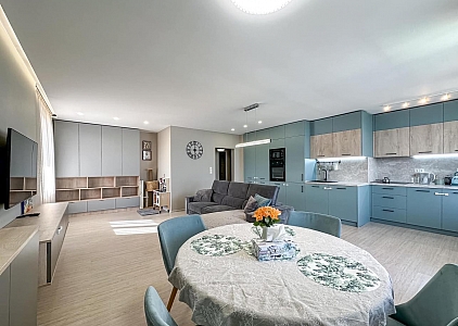 Luxury apartment with 3 bedrooms on the first line. Photo 1 Luxury apartment with 3 bedrooms on the first line. Photo 1