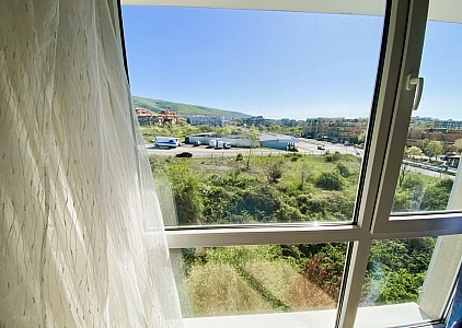 Велика двокімнатна квартира з видом на море. Фото 17