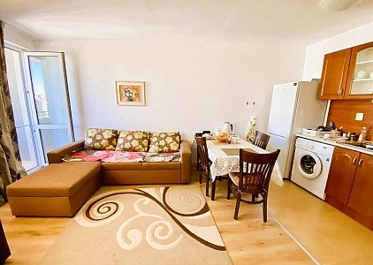 Велика двокімнатна квартира з видом на море. Фото 3